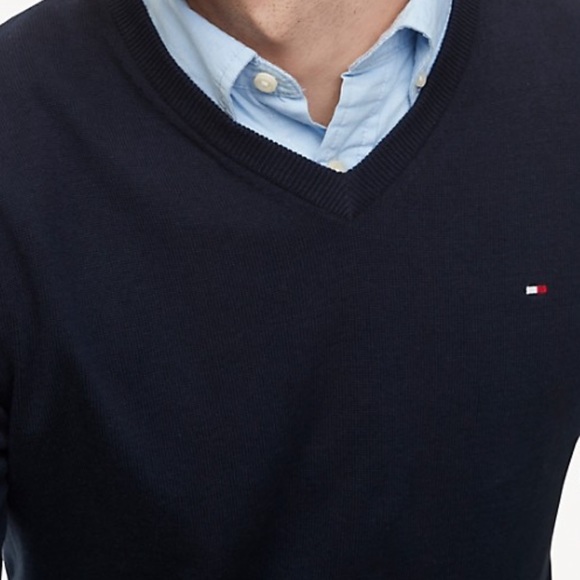 Tommy Hilfiger ESSENTIAL V-NECK SWEATER! Dark Blue! Size M ! Newer Worn!🔥👌🏾 - Picture 3 of 9